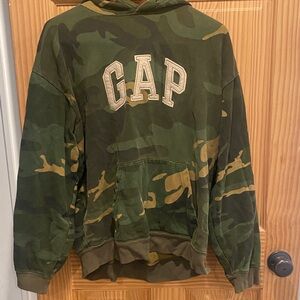 Large men’s gap sweatshirt 
Missing string